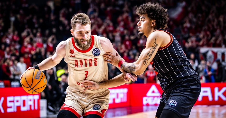 Gytis Radzevicius, durante un partido de la BCL Champions de la FIBA.