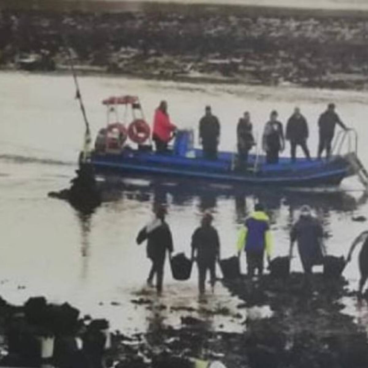 Mariscadores de la ría de O Burgo quieren empezar a hablar de sus indemnizaciones