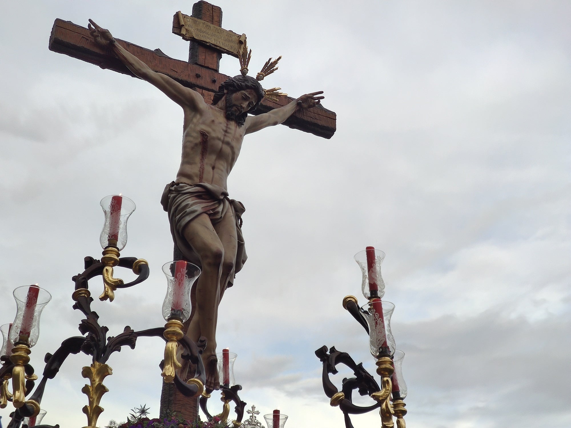 Cristo de la Sagrada Lanzada de Jaén capital durante un Vía Crucis.