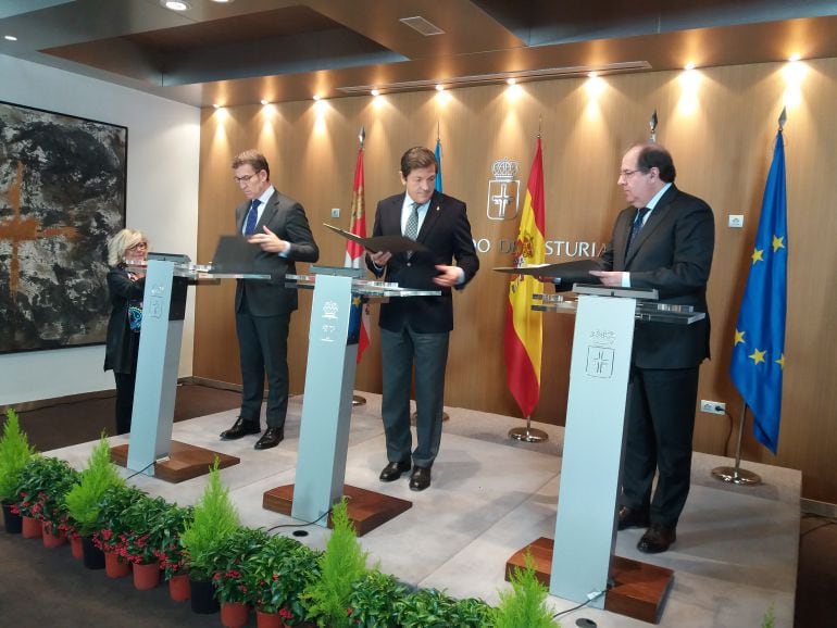 Reunión de los presidentes de Galicia, Asturias y Castilla y León en diciembre, en Oviedo.