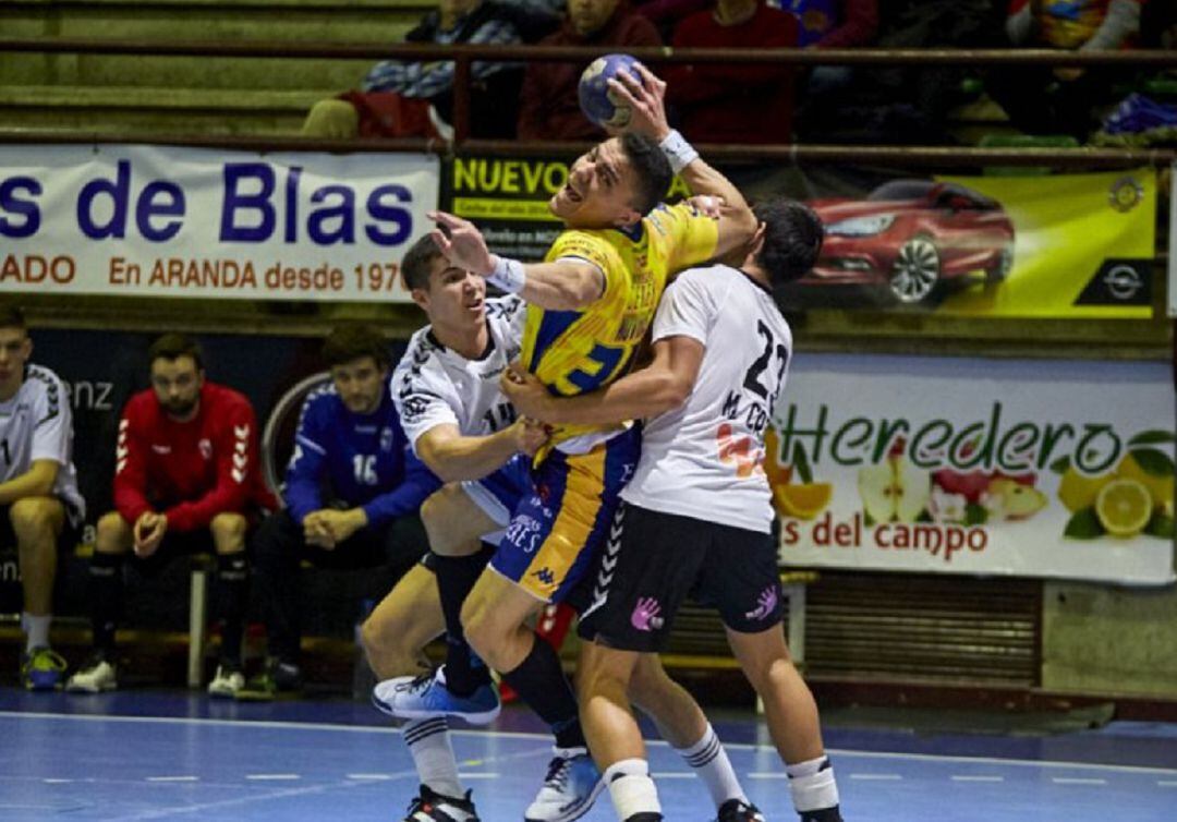 El lateral brasileño, Matheus de Novais, durante uno de sus partidos este temporada en el Príncipe de Asturias.