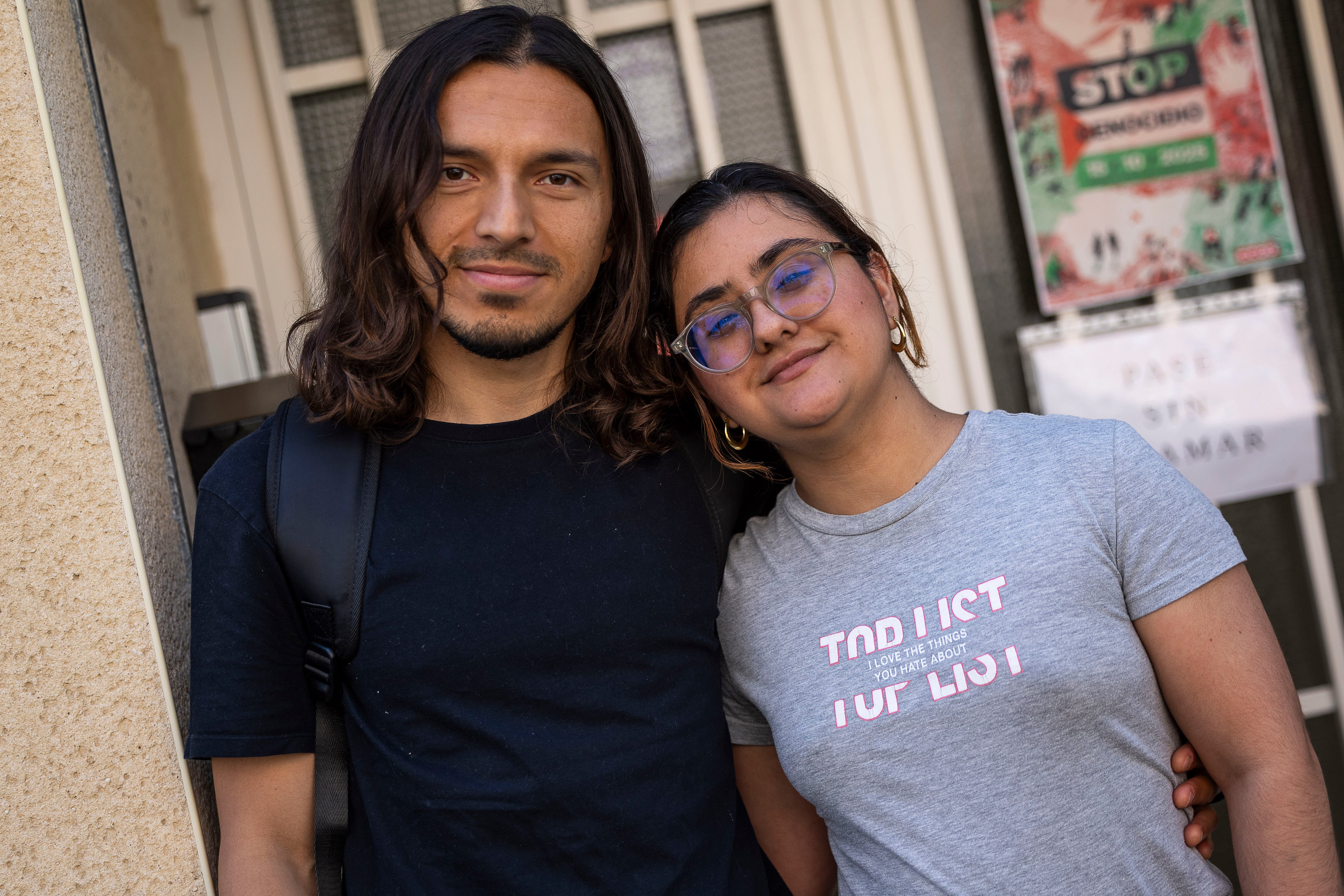 TOLEDO, 23/04/2026.- Sergio y Lina son colombianos y llevan 6 meses en España En medio de un proceso burocrático complejo y entre dificultades para conseguir citas y esquivando los fraudes, las personas migrantes afrontan con ilusión y esperanza el proceso de regularización extraordinaria, con el que buscan "normalizar sus vidas"