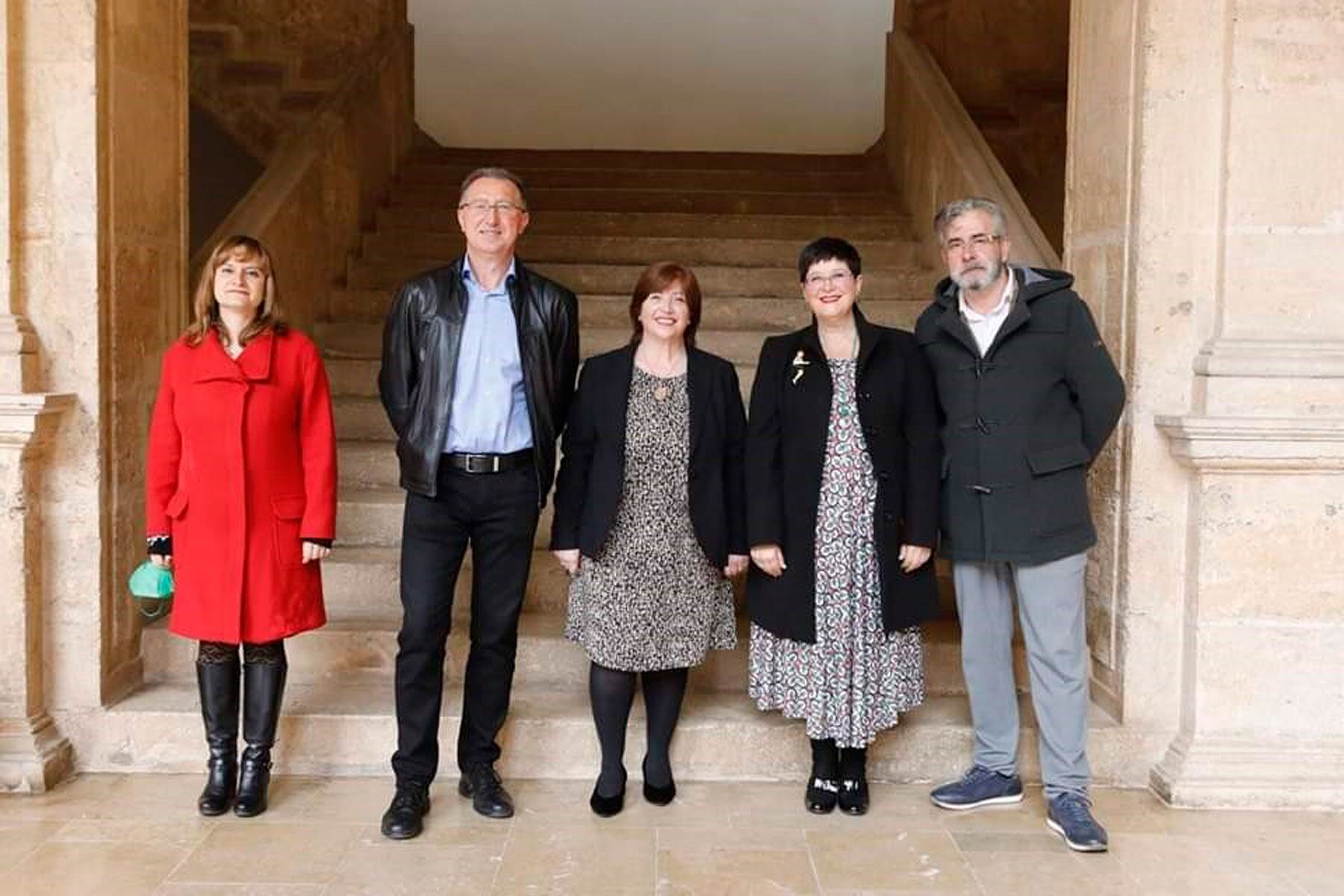 Verònica Cantó, en el centre, junt als components de la seua junta directiva