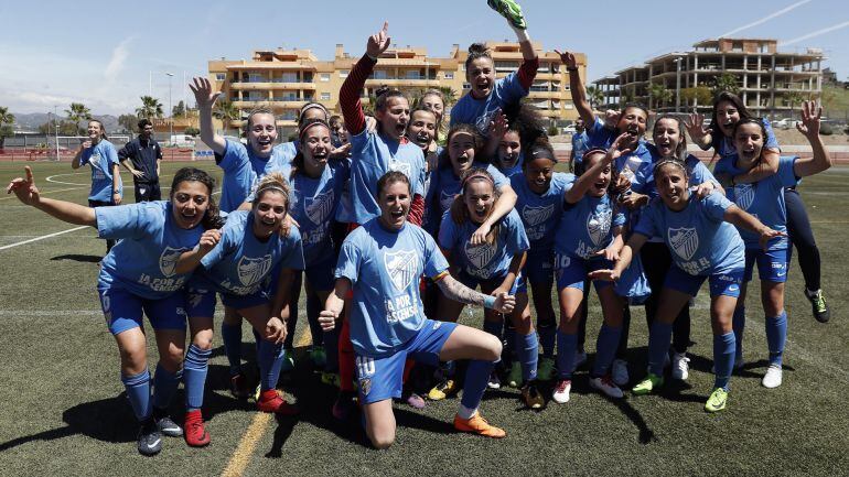 Las jugadoras del Málaga Femenino celebran el campeonato de su grupo