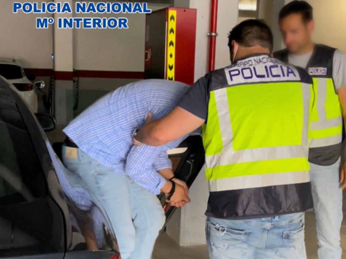 La Policía Nacional de Almería localiza y detiene en Lorca a uno de los estafadores profesionales más buscados de toda España