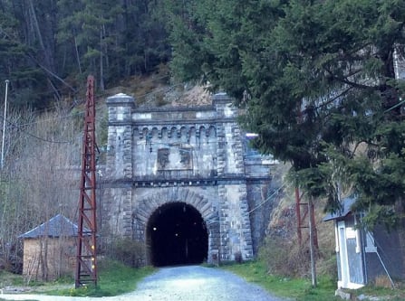 Boca sur del túnel ferroviario de Somport