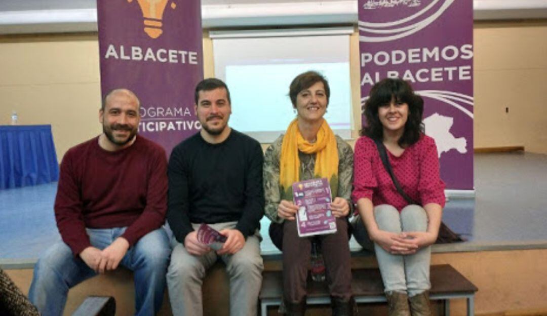 Celia Sevillano, a la derecha del todo, será la nueva concejal de Unidas Podemos en el Ayuntamiento de Albacete