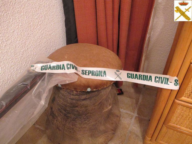 La Guardia Civil interviene una pata de elefante usada como taburete