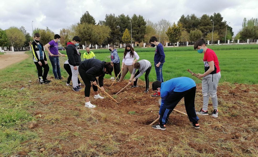 Reforestación para celebrar el Día de la Tierra