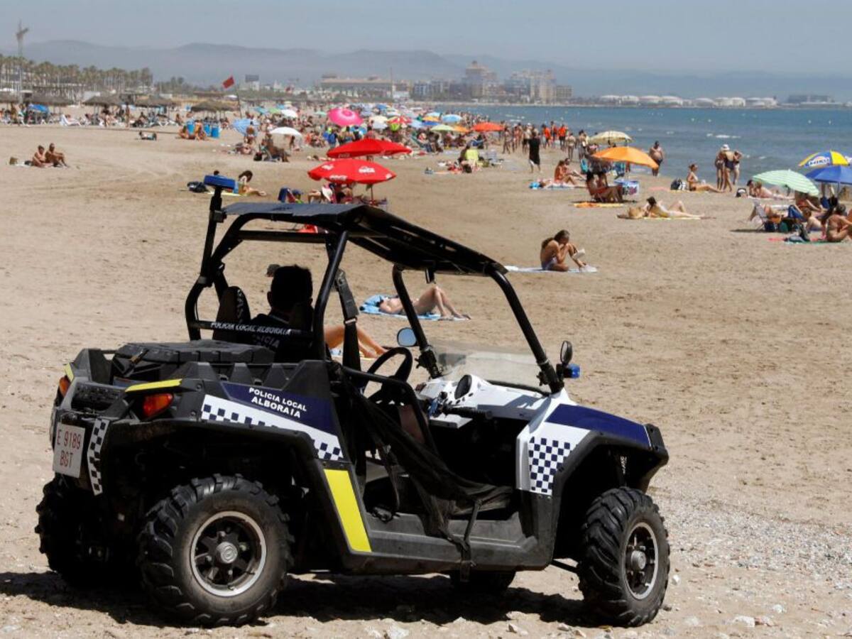 Abiertas al baño las playas de la Patacona y Port Saplaya de Alboraya