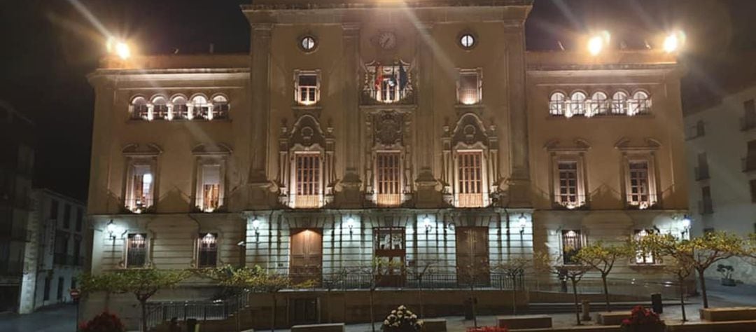 Edificio del Ayuntamiento de Jaén con la nueva iluminación.