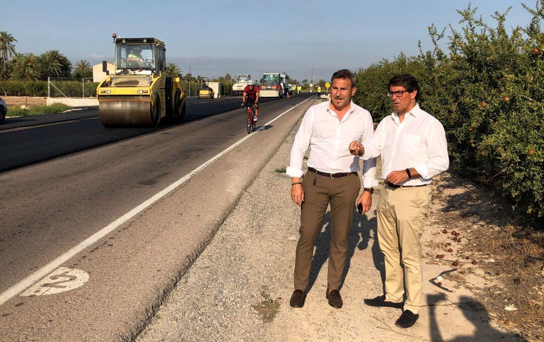 Alejandro Morant, diputado de Carreteras y Juan de Dios Navarro, diputado de la comarca