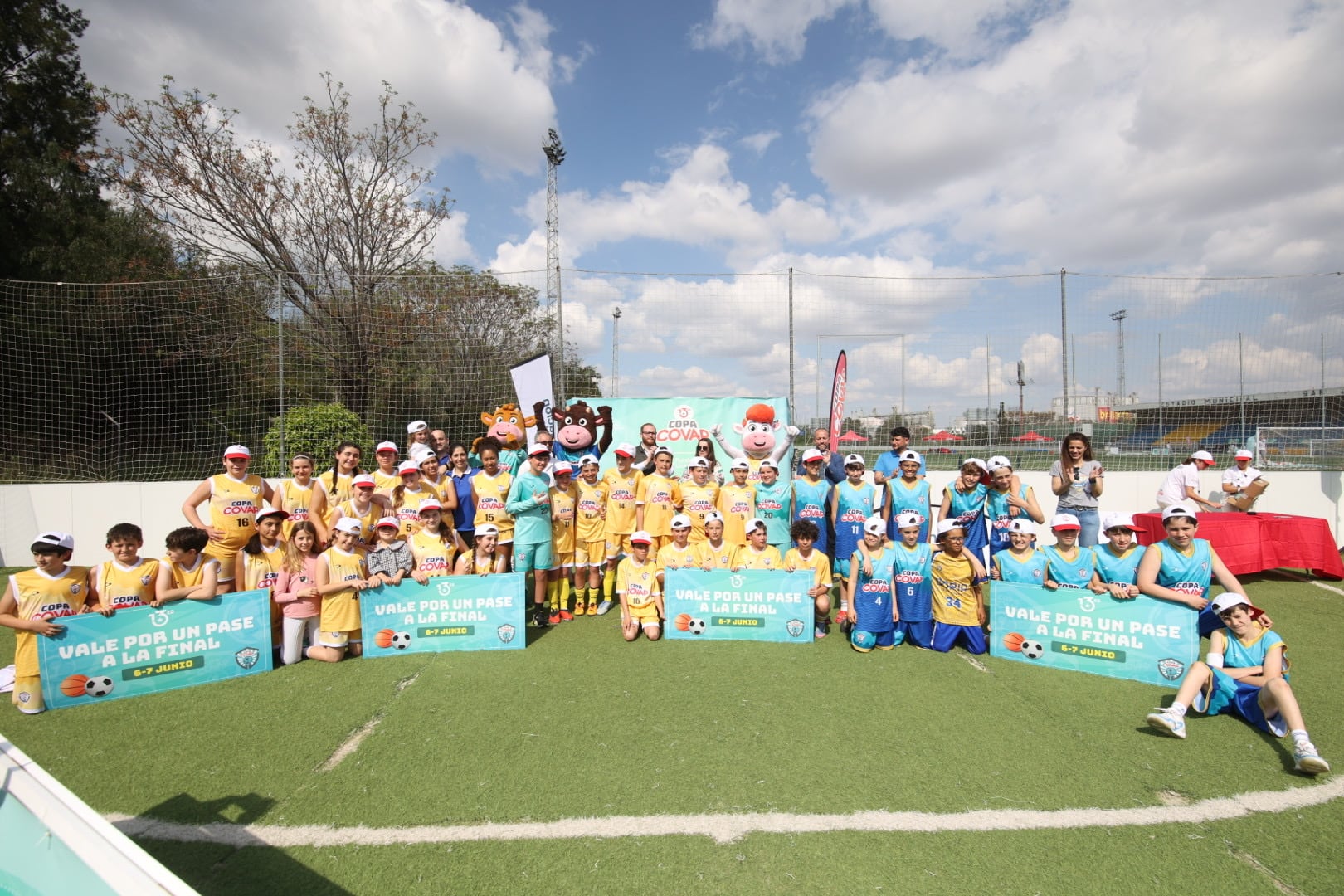 Equipos ganadores de la 13ª Copa COVAP en la sede sevillana de San Juan de Aznalfarache