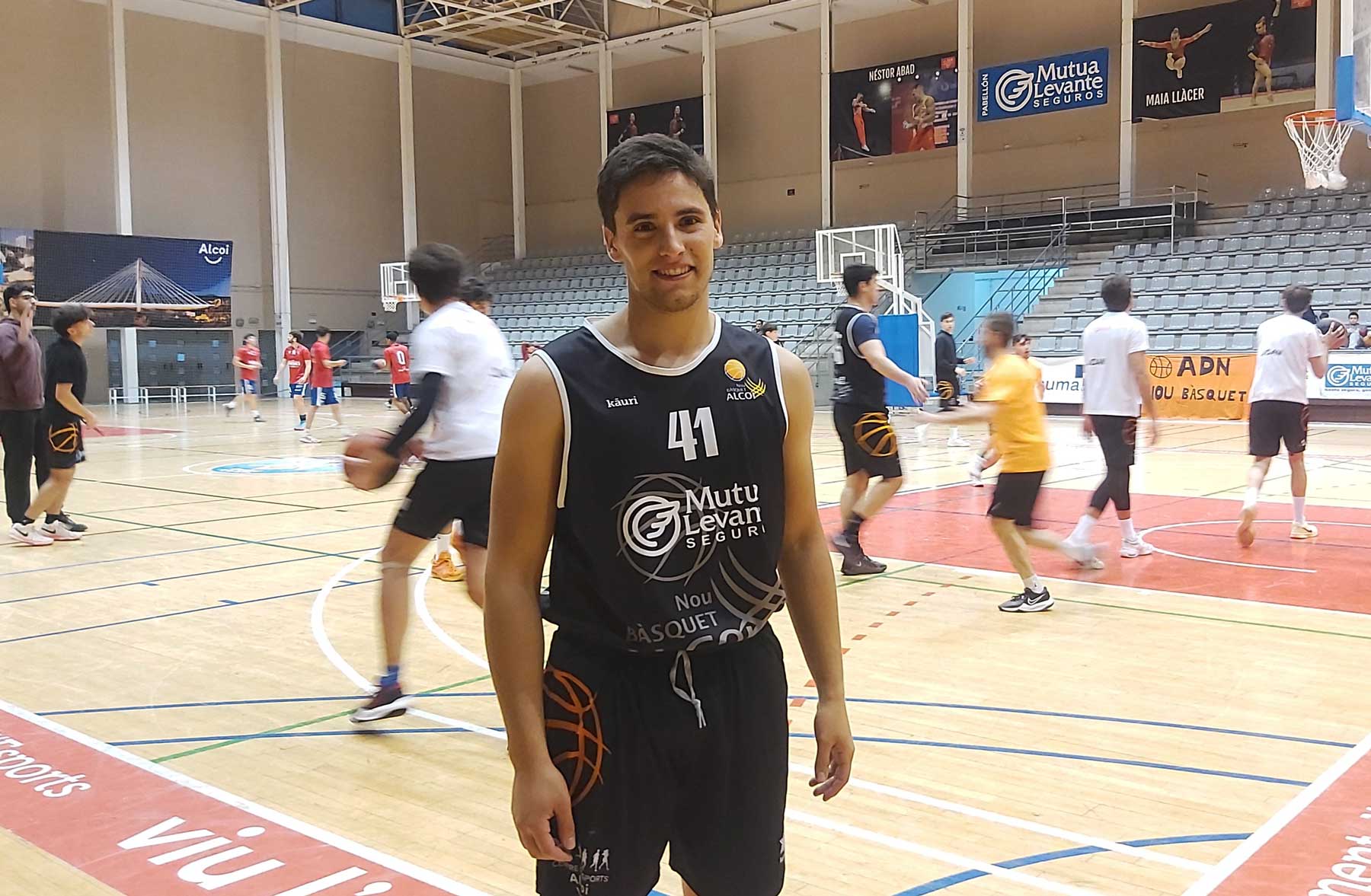 Xavi Agulló, abans d'un dels partits que s'han jugat en la poliesportiu Mutua Levante del pavelló Francisco Laporta