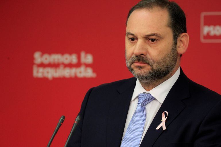 El secretario de Organización del PSOE, José Luis Ábalos, durante la rueda de prensa que ha ofrecido en la sede de Ferraz