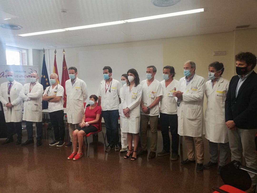 El equipo de profesionales sanitarios de la Coordinación Regional de Trasplantes, Cirugía Cardíaca, Cardiología, Medicina Intensiva, Anestesia, Neurología y Enfermería