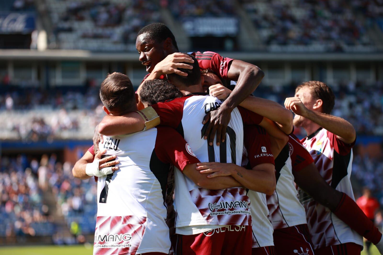 Jugadores del Xerez CD celebrando uno de los goles ante el Recre