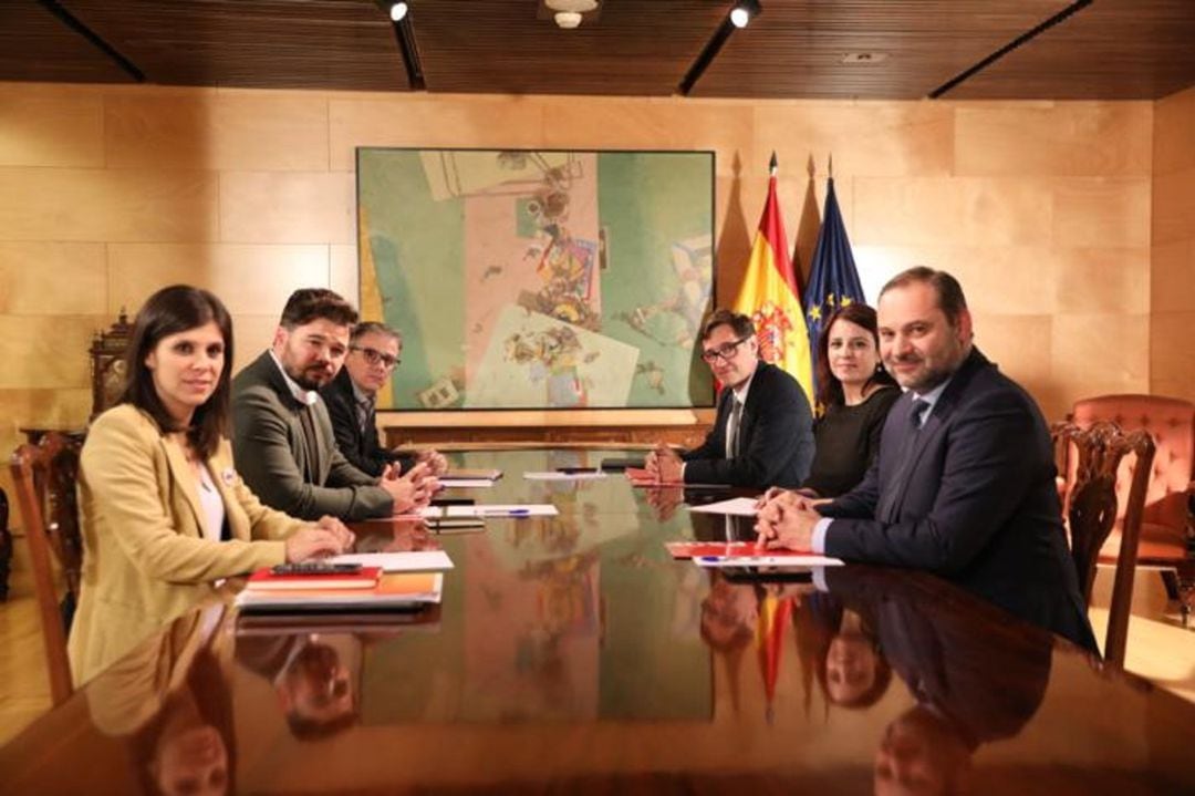 Las delegaciones de PSOE y ERC, en la segunda reunión. 