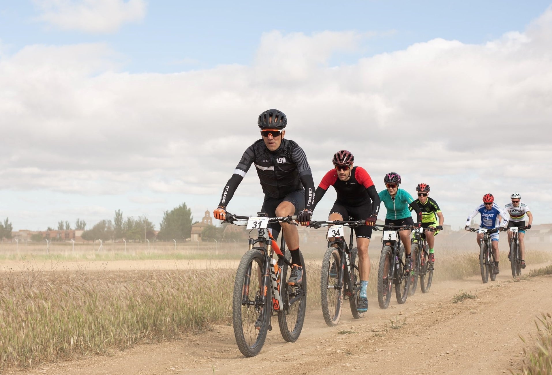 El circuito Provincial de BTT celebra una jornada festiva en Castrillo de Villavega con la prueba “Rutavones”