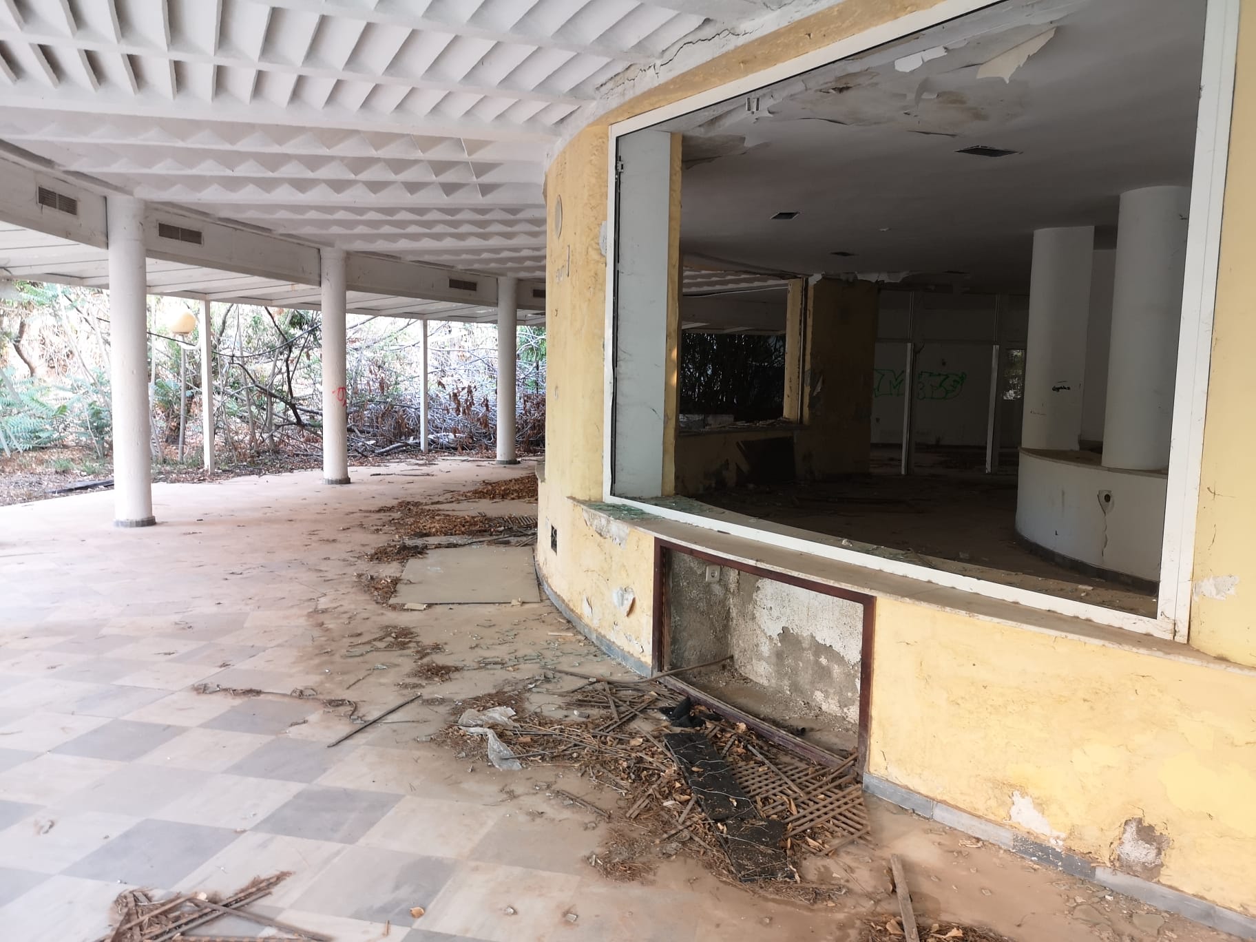 Estado actual de abandono del que fuera Parador de Puerto Lumbreras