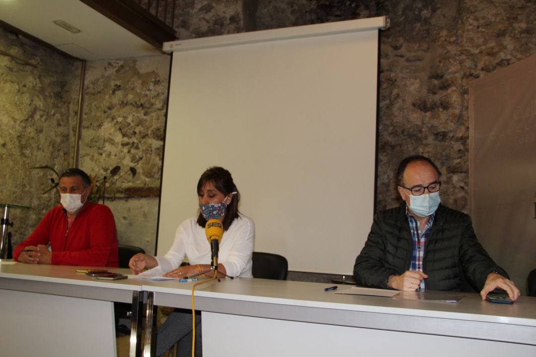 Marcos Rodríguez, Nuria Fernández y Javier Henanz, concejales del PP en Cuéllar