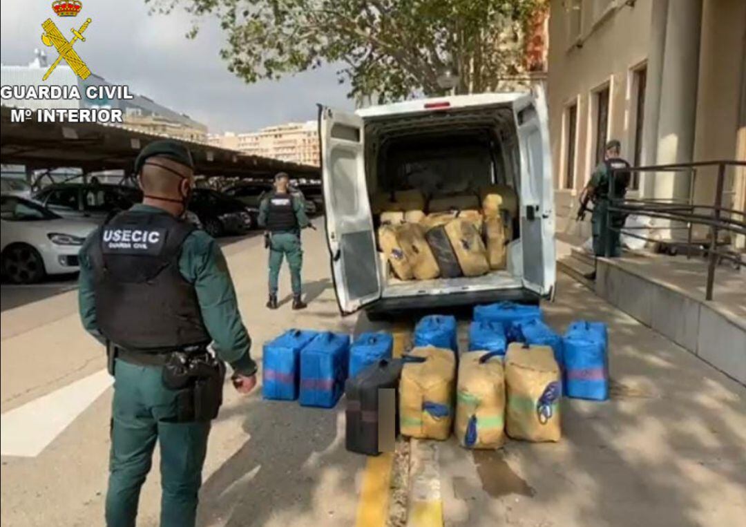 La Guardia Civil incauta cerca de 2.500 kilos de hachís en Vinaròs