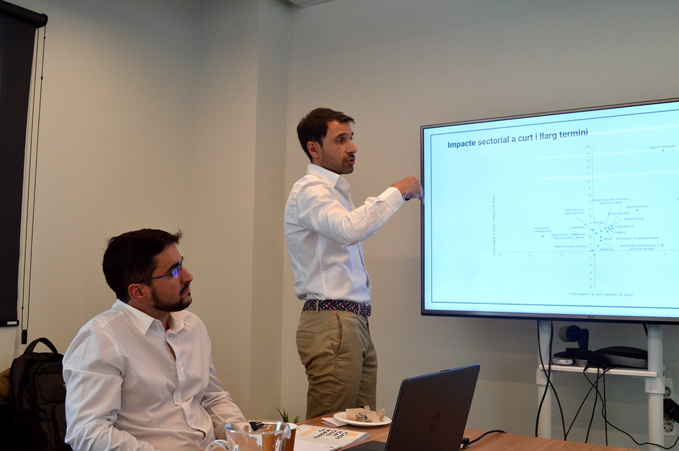 Els experts Pablo Tucat i Jorge Díaz durant la presentació de l'estudi d'impacte econòmic de l'acord d'associació