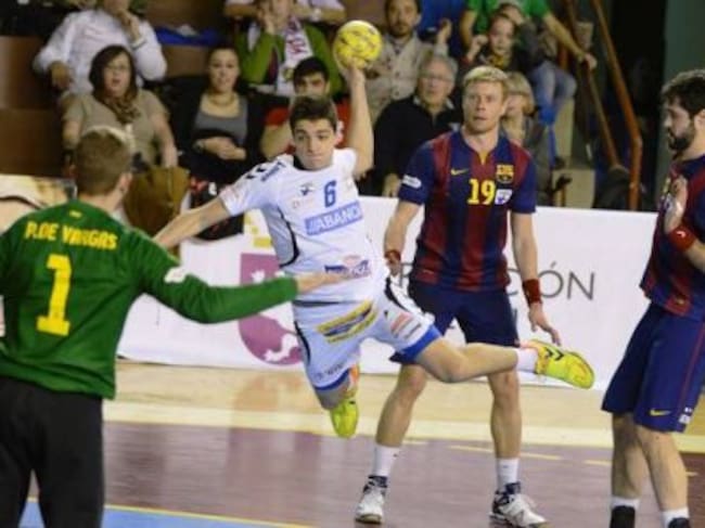 Fernández debutó en Asobal en un Ademar-Barcelona