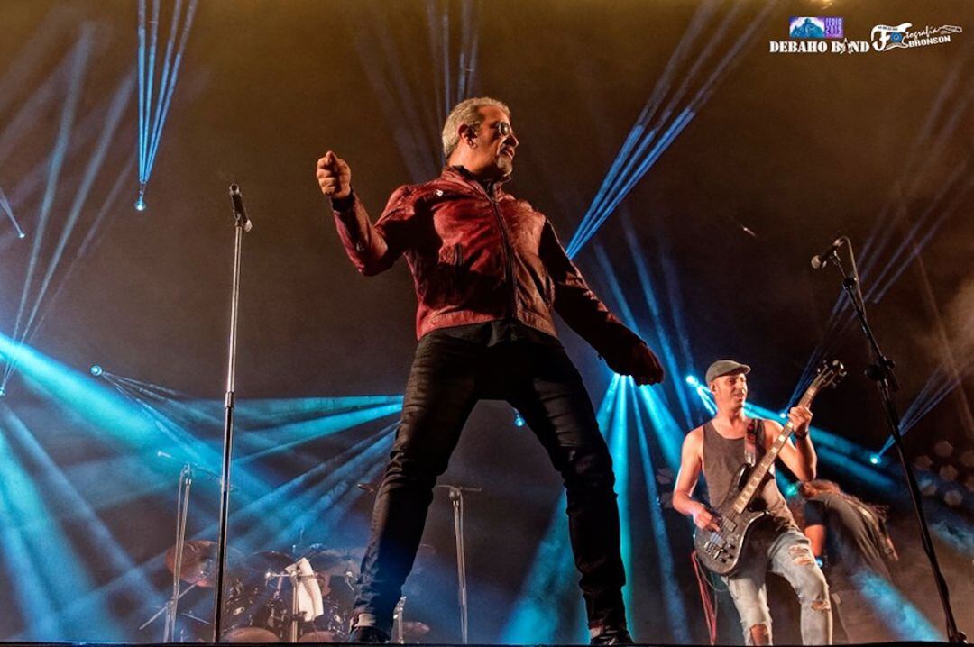 José Alberto Lario, durante una actuación de Debaho Band