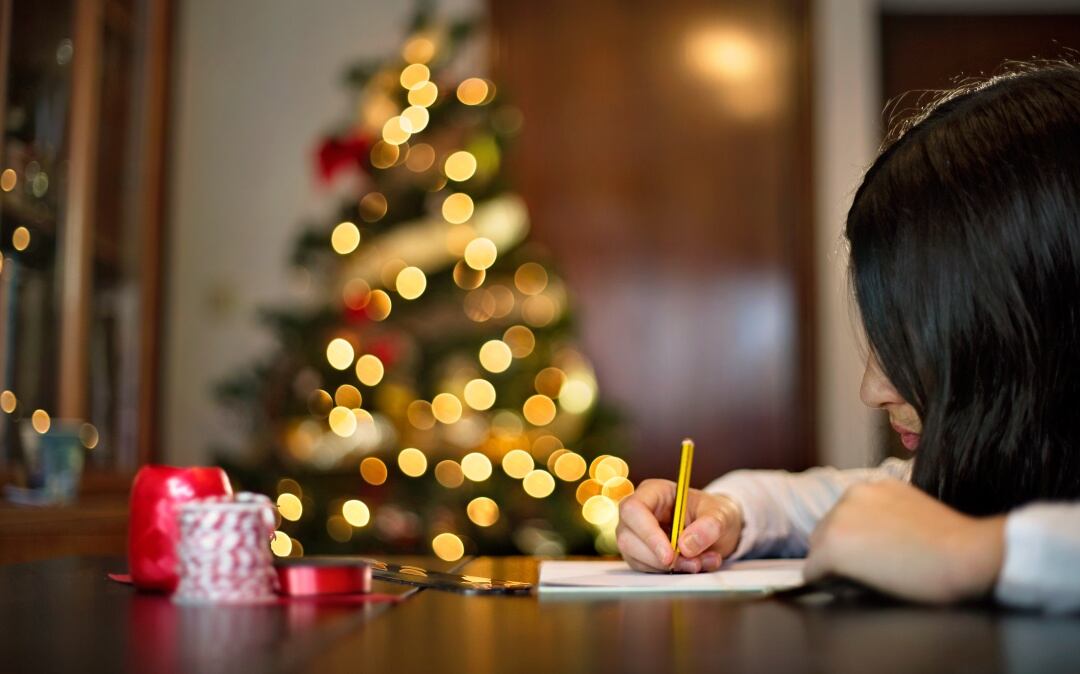 Alrededor de cincuenta niños albergados en el Hotel Princess de Fuencaliente recibirán también sus regalos de Reyes Magos gracias a una paje especial, Mavis Álvares