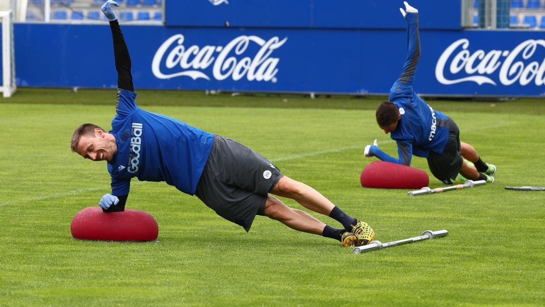 Monreal sonríe en un entrenamiento en Zubieta