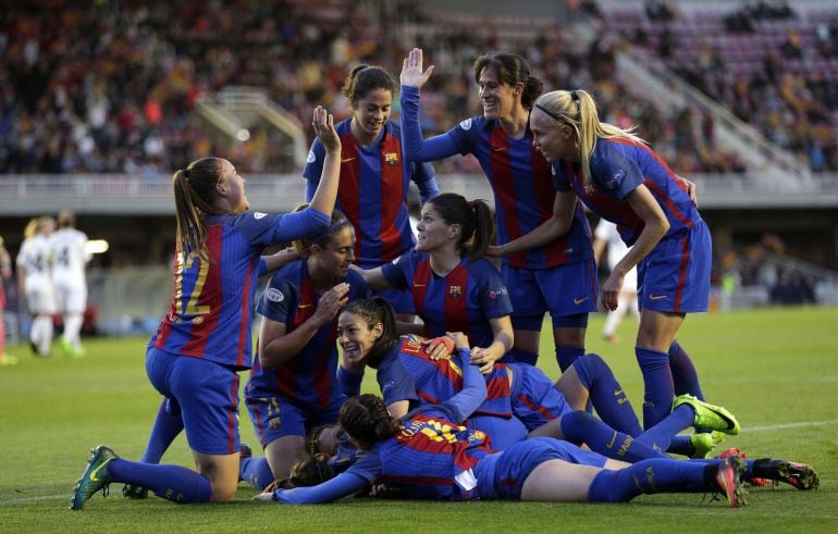 Las jugadoras del Barcelona celebran el gol marcado por Jennifer Hermoso