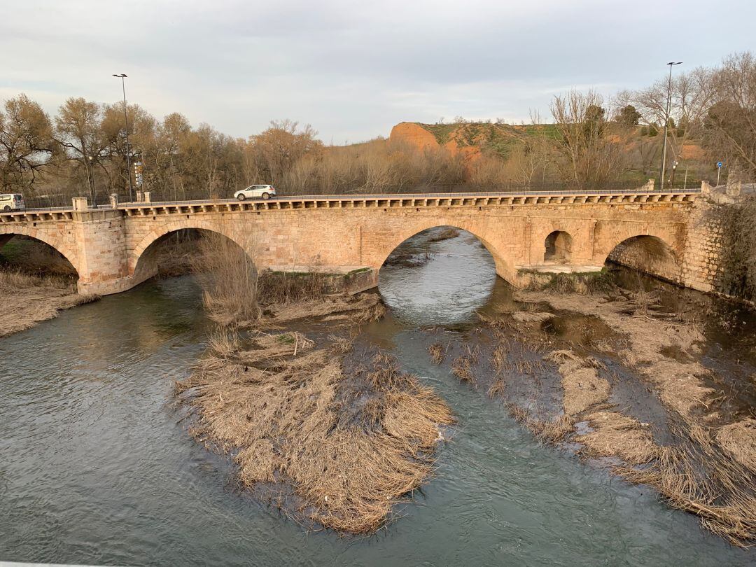 Puente sobre el río Henares en Guadalajara