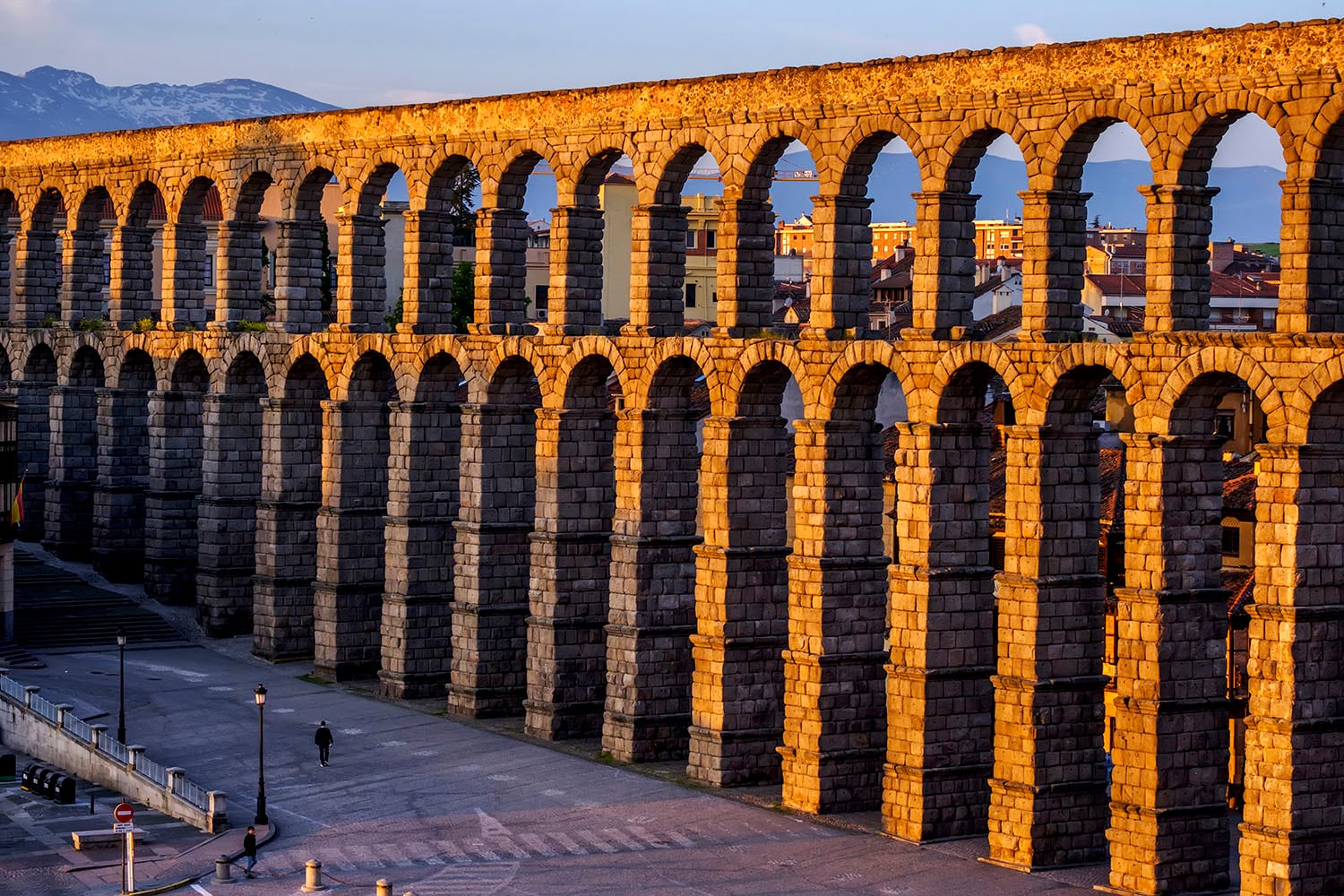 Acueducto de Segovia al amanecer