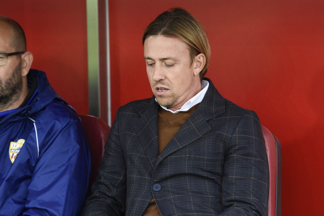 Guti en el banquillo del Almería. 