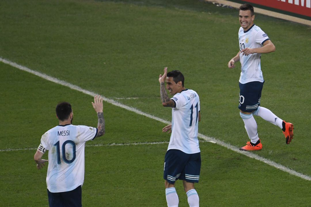 Messi, Di María y Lo Celso celebran el segundo gol