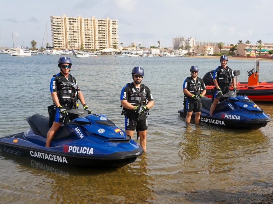 La sección de actividades acuáticas ha sido una de las novedades de la Policía Local durante este verano