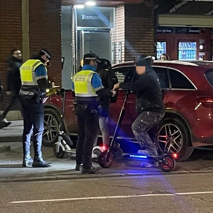 La Policía Local impone 14 multas en un día a usuarios de patinetes eléctricos