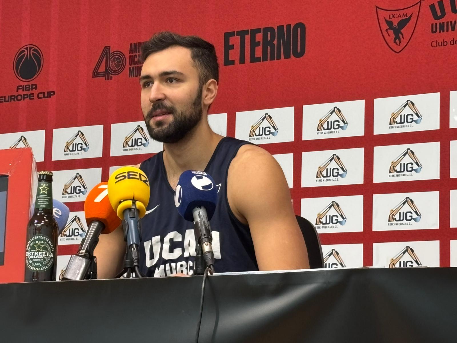 Emanuel Cate, jugador de UCAM Murcia CB, en la sala de prensa del Palacio