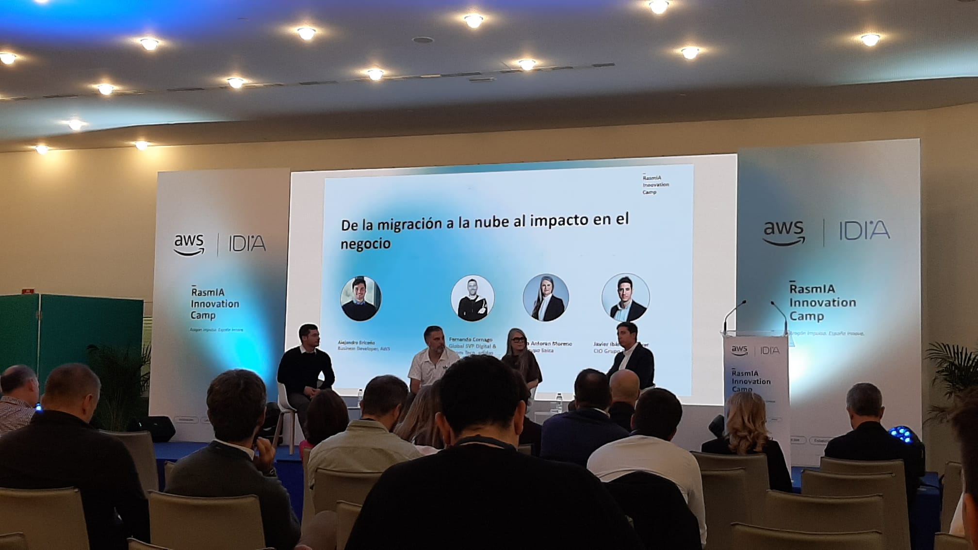 Mesa redonda durante la presentación del programa RasmIA de AWS y el Cluster IDIA en Aragón