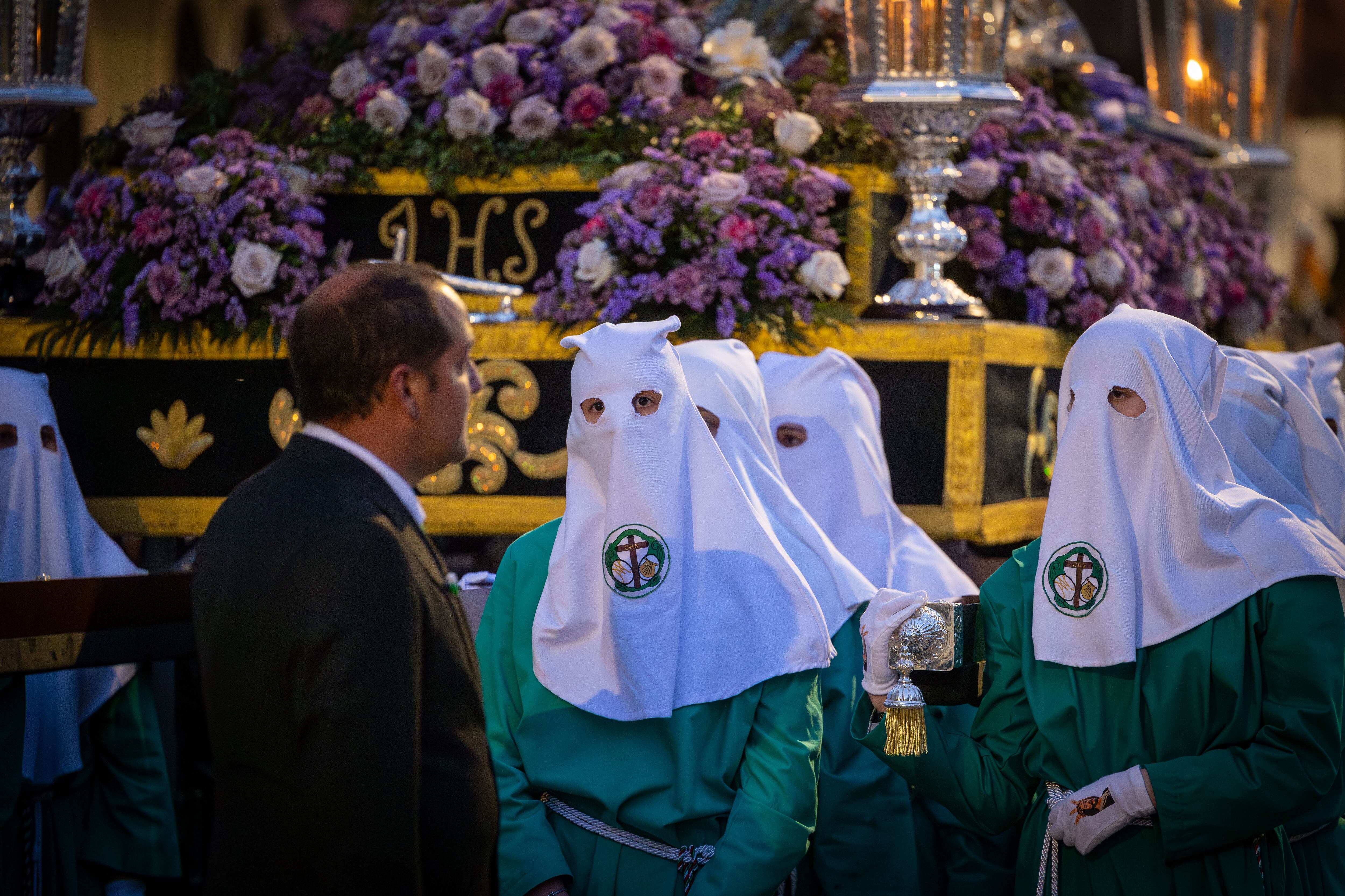 Las mujeres protagonizan en muchos casos el fervor popular de esta fiesta que hasta en tres ciudades en Extremadura cuenta con la vitola de Interés Internacional, como ocurre en la Hermandad de Jesús de la Humildad, con 45 mujeres portando el Cristo el Martes Santo en Mérida