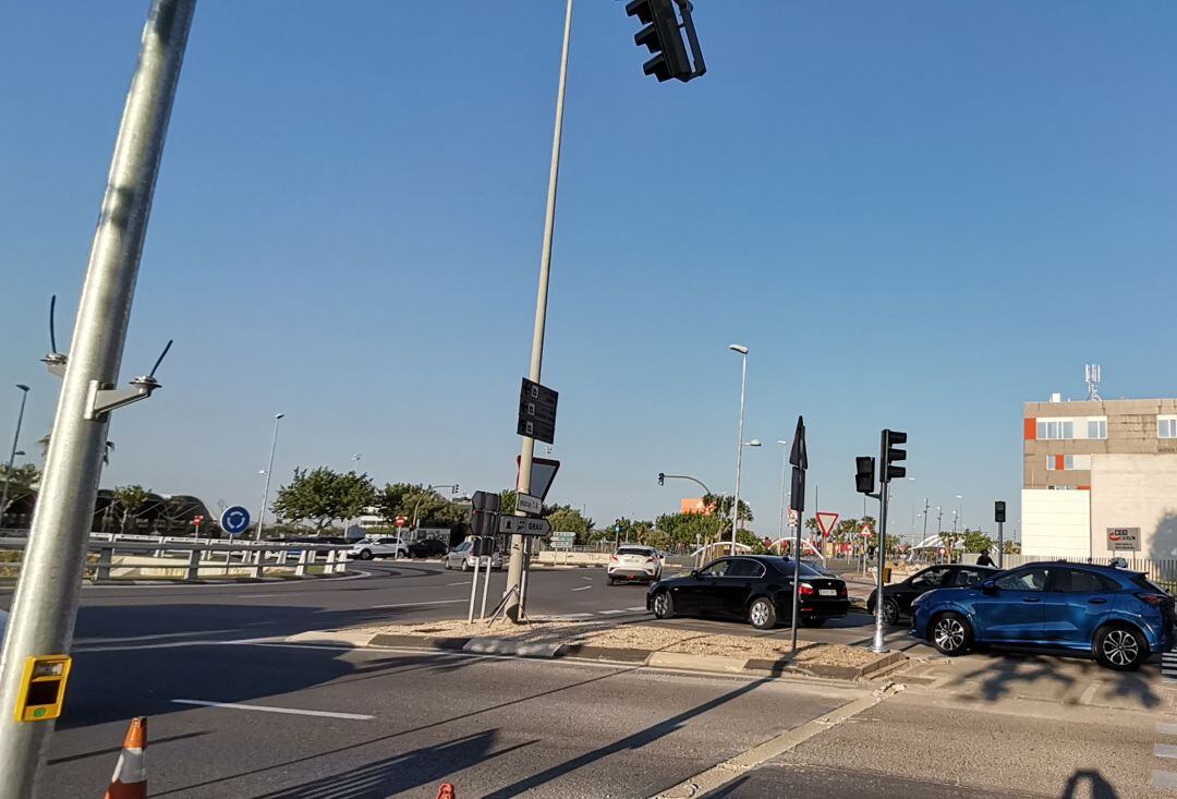 Instalación semáforos ronda Este Castelló