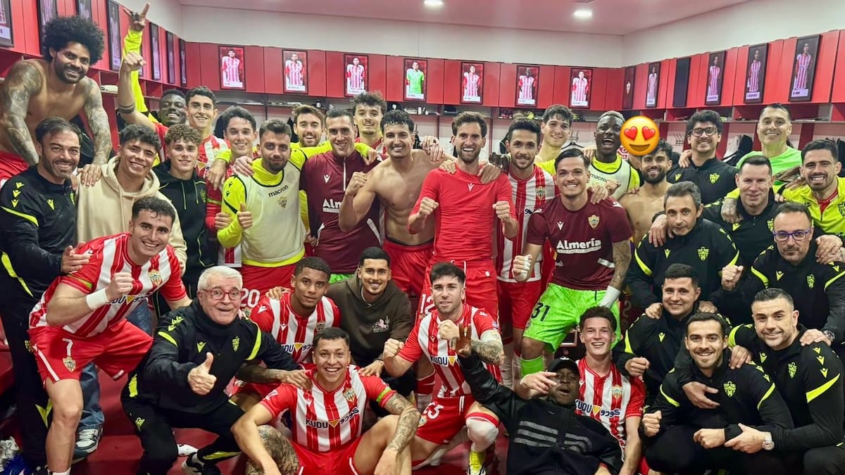 Del funeral a la fiesta: el Almería se pinta la cara