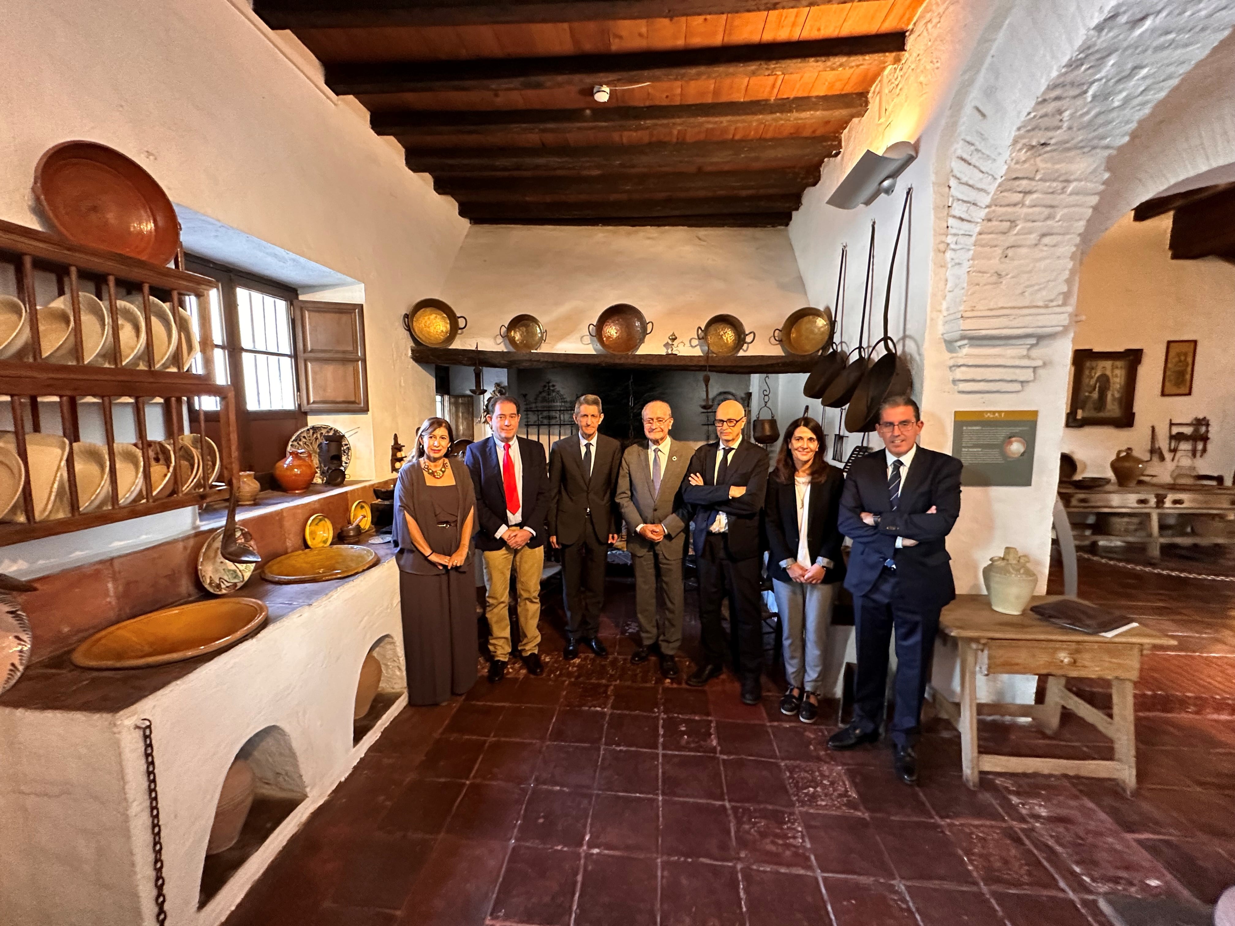 En el acto de reapertura celebrado hoy, han participado el presidente de la Fundación Bancaria Unicaja, José M. Domínguez; el alcalde de Málaga, Francisco de la Torre; y el secretario general para la Cultura de la Junta de Andalucía, Salomón Castiel