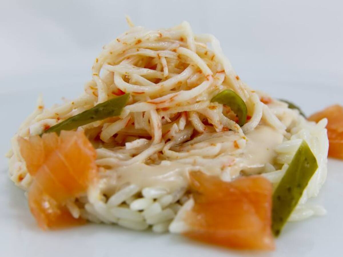 Arroz de cítricos con salsa rosa y salmón ahumado