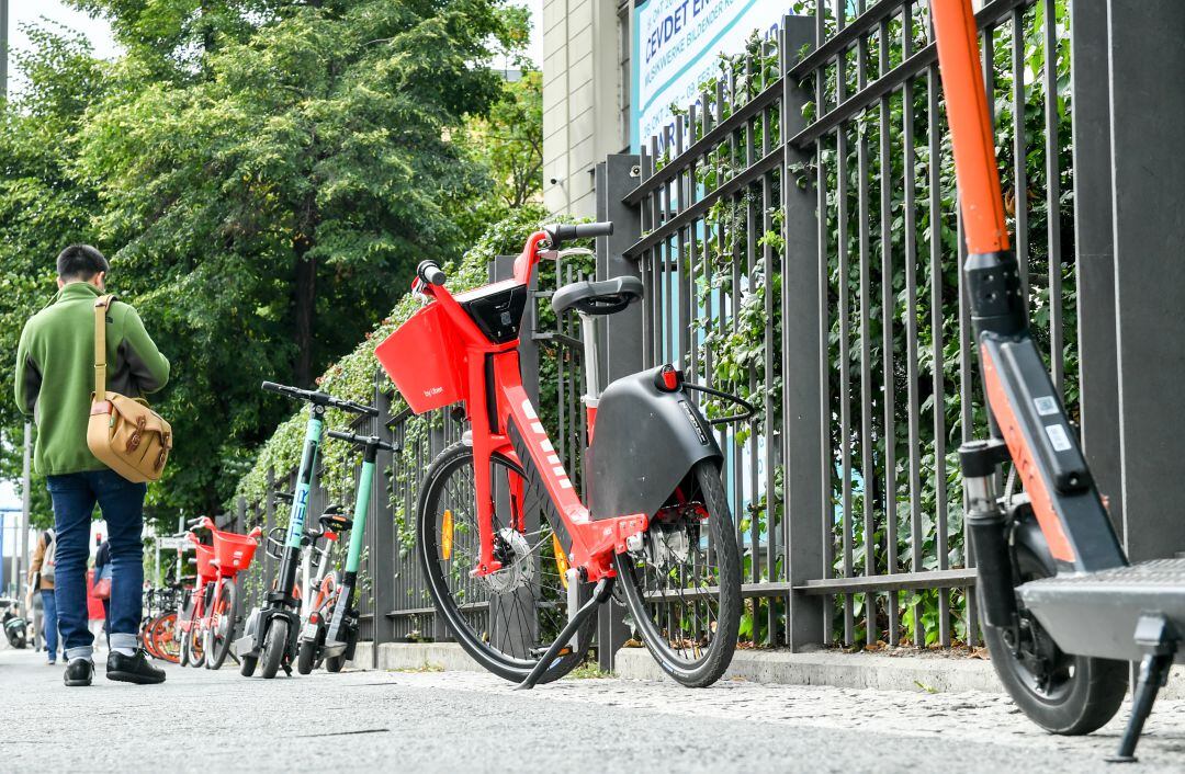 El Ayuntamiento seguirá sin permitir a los patinetes circular por las aceras