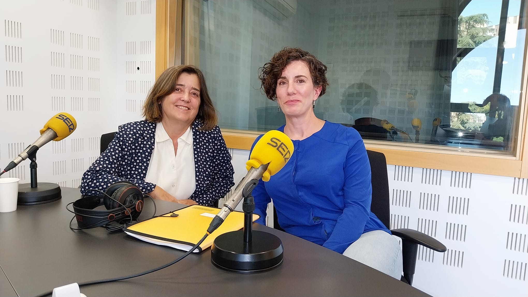 Carmen Carreira, Jefa del Servicio de Diagnóstico por Imagen del Hospital de Fuenlabrada. Judith Martínez, radióloga de mama de este centro sanitario en los estudios de SER Madrid Sur.