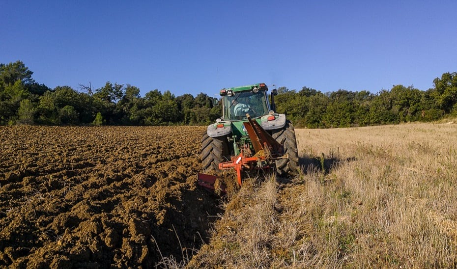 Muere un hombre al volcar su tractor en una huerta de Alcalá de Guadaíra (Sevilla)