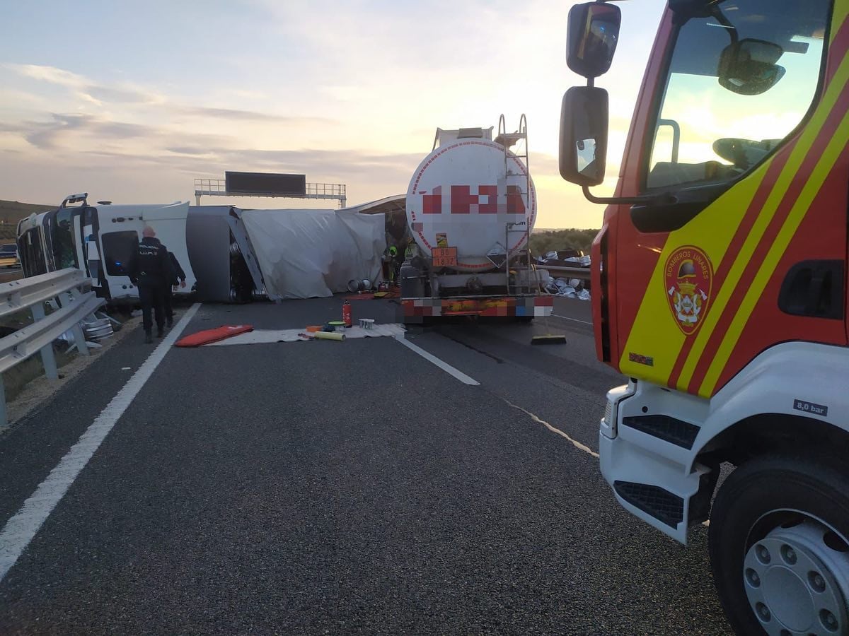 Accidente de dos camiones en la A44 a la altura de Bailén.