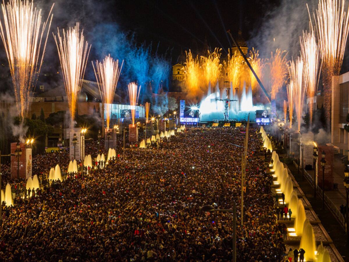 La gran fiesta de Fin de Año ha reunido 70.000 personas en Montjuïc